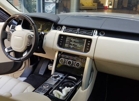 Range Rover Autobiography - Luxury 4x4. Car Cinema Android.