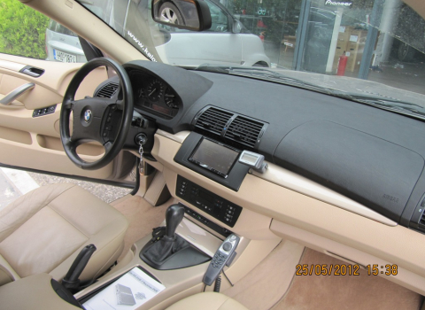 BMW X5. Car Cinema Pioneer AVH-8400BT.