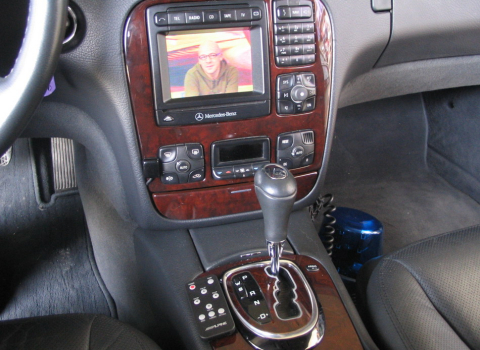 Mercedes CLK 200. Car Cinema JVC KW-AVX706.