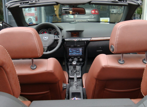 Opel Astra Turbo. Car multimedia Kenwood DDX-8024BT.