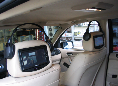 BMW X5. Car Cinema Kenwood KVT-725DVD - Adiovox 7