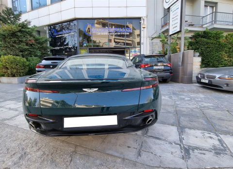 Aston Martin DB 11. Apple Car Play - Android Auto.