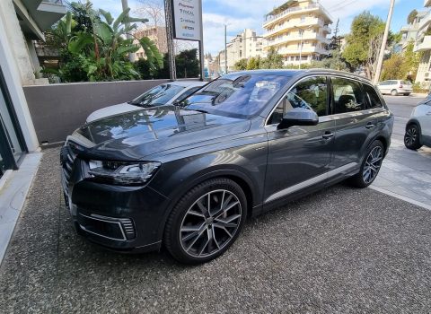 Audi Q7 4M. Apple Car Play, Android Auto.