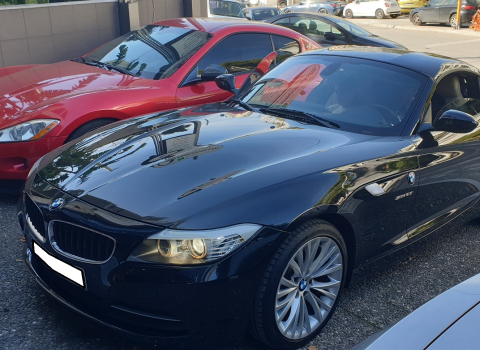 BMW Z4 E-89 with CiC. Wireless Apple Car Play, Android Auto, Unique Auto.