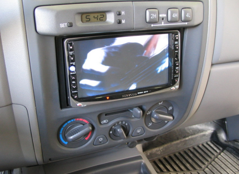 Isuzu. Car Cinema Kenwood DDX-7025.