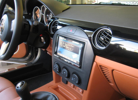 Mazda MX 5 2006. Car Cinema Alpine IVA-W200R.