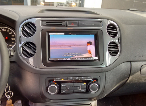 VW Tiguan - Pioneer AVH-X8700BT + Digital TV.