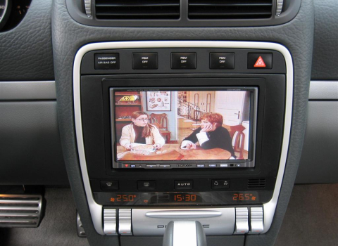 Porsche Cayenne. Car Cinema-Navigation Kenwood DDX-6029.
