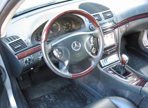 Mercedes E 270. Car Cinema-Navigation Kenwood DDX-6029.