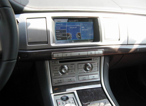  Jaguar XF SV8. Car Cinema Pioneer Boa Blinder.