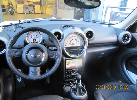 MIni Cooper Countryman. Car Cinema Navigation Kenwood DDX6021.