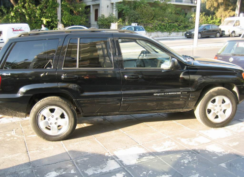 Grand Cherokee Car Cinema Pioneer AVH 5900DVD.