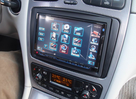 Mercedes C 200. Car Cinema Kenwood DDX8022BTY-Navibox.