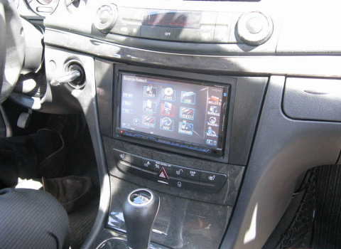 Mercedes E200 (W-211). Car Cinema Kenwood DNX-8220BT.