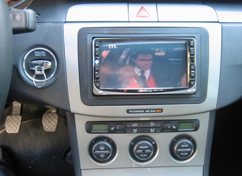 VW Passat. Car Cinema Kenwood DDX-6027.