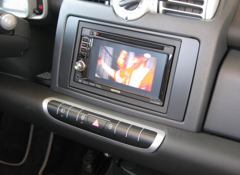 Smart ForTwo. Car Cinema Kenwood DDX5022.