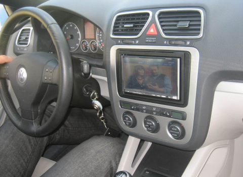 VW Eos. Car Cinema Navigation Kenwood DNX-7200.