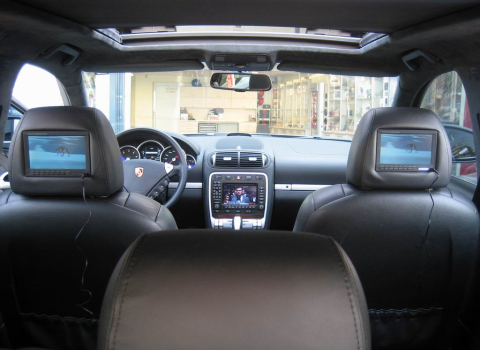 Porsche Cayenne. Car Cinema Eton - Macrom - Pioneer.