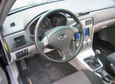 Subaru Forester. Car Cinema Kenwood DDX-7029-Bluetooth.