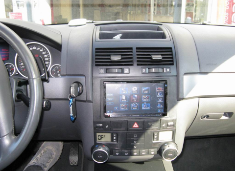 VW Tuareg. Car Cinema Navigation Kenwood DNX8220BT.