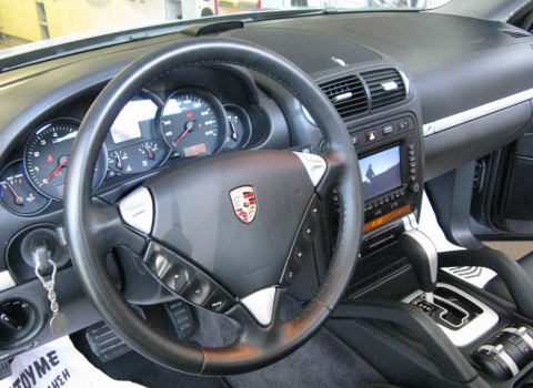 Porsche Cayenne. Car Cinema Pioneer Macrom, Video Input Dietz.