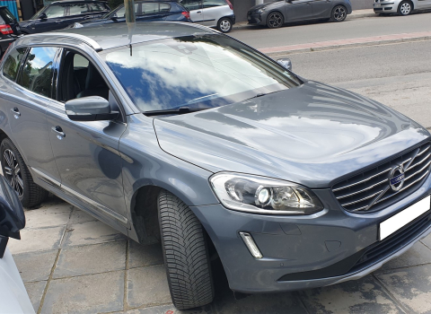 Volvo XC 60. Apple Car Play, Android Auto.