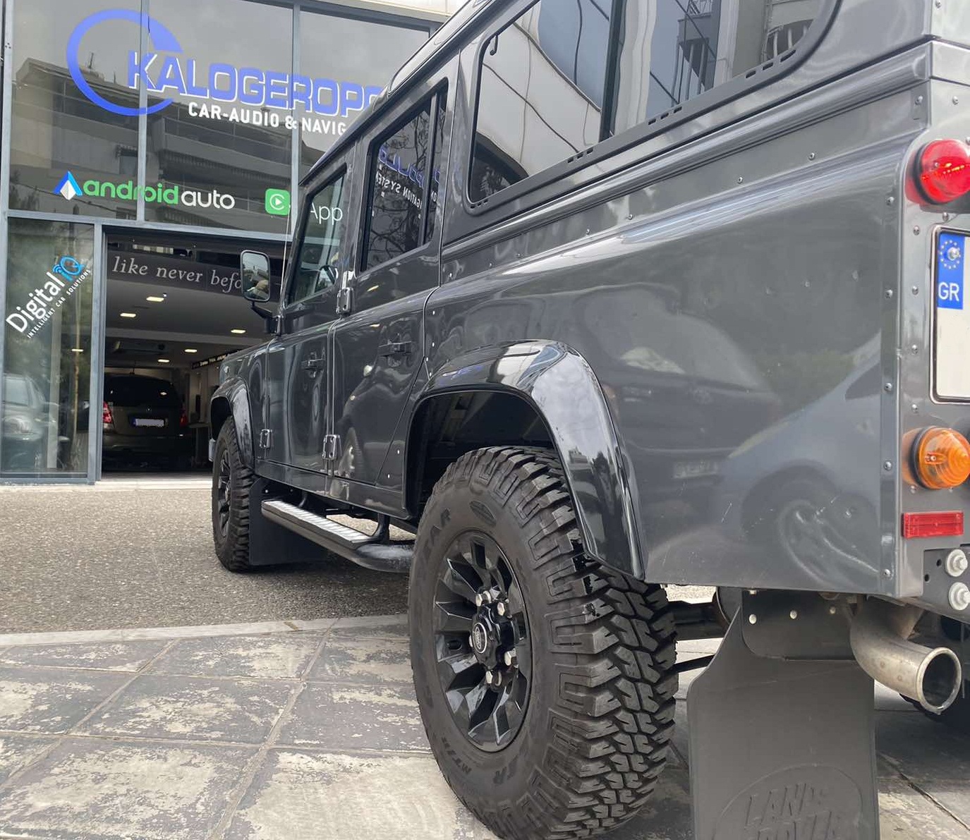 LandRover Defender. Radio/cd/Mp3  Alpine