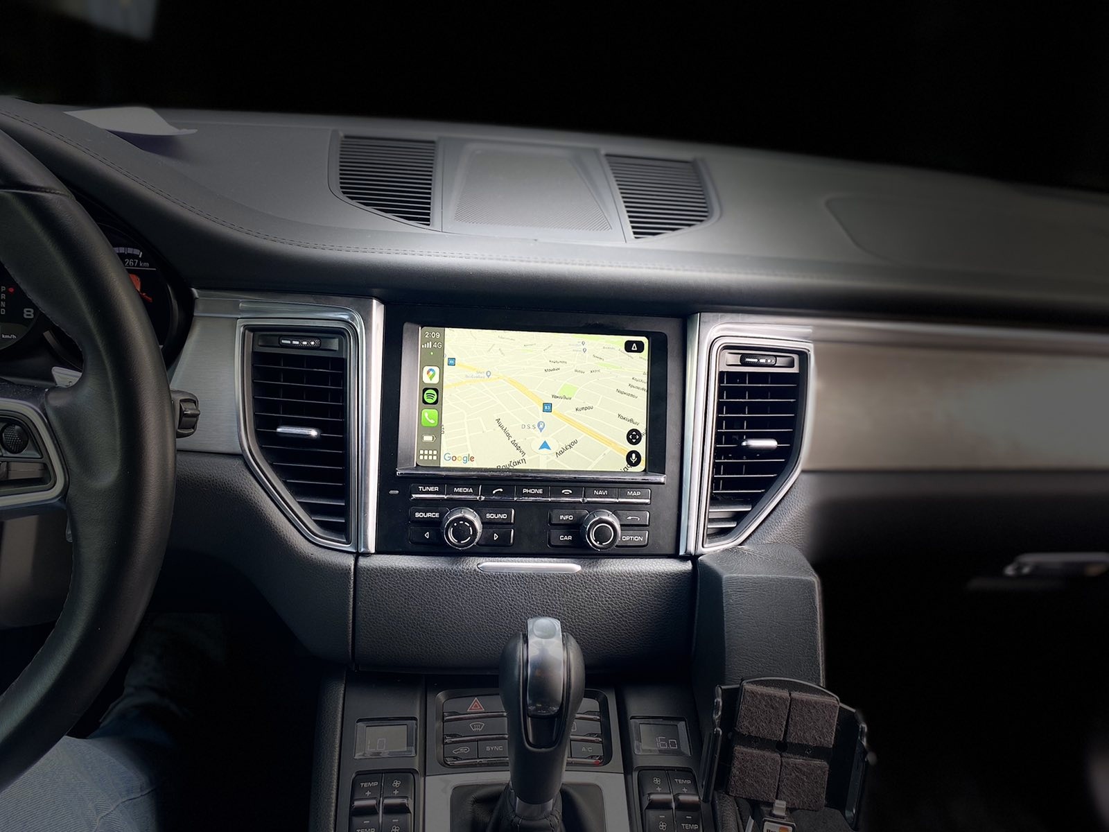 Porsche Macan Wireless Apple CarPlay/Android Auto, Unique Auto