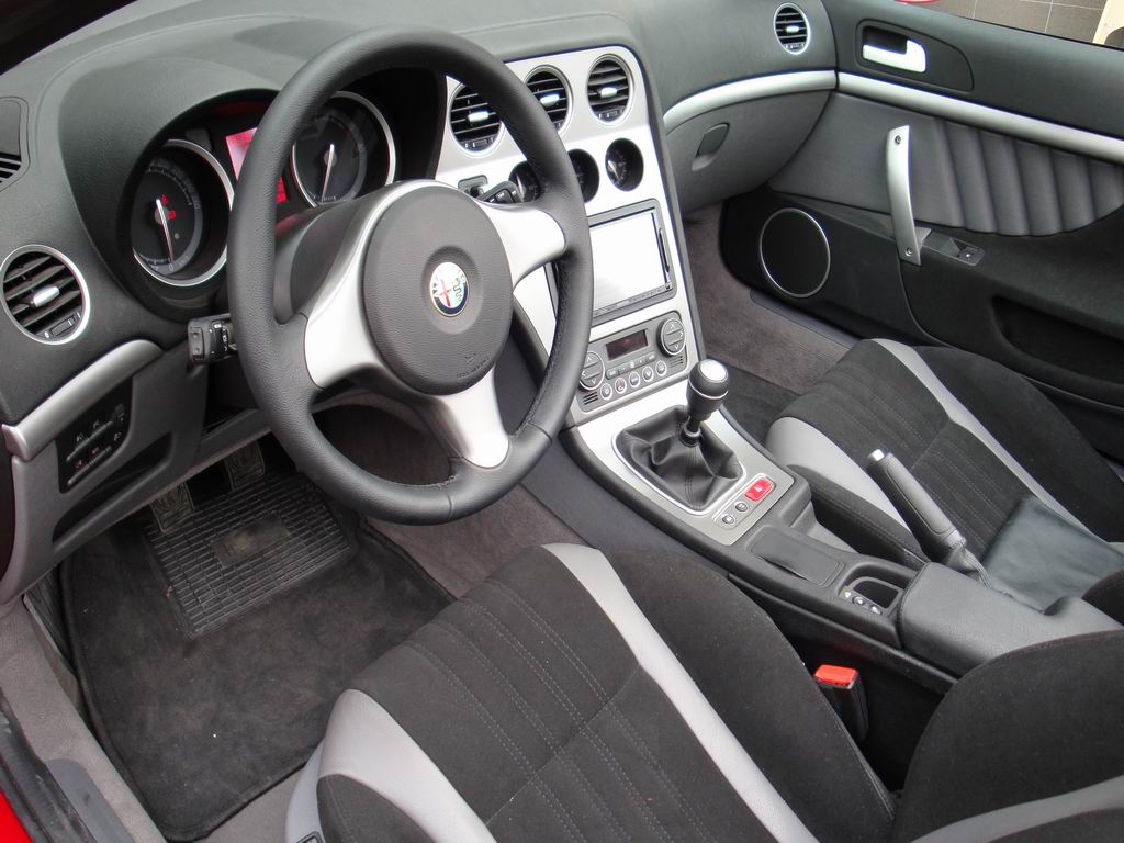 Alfa Romeo Spider. Car Cinema Navigation kenwood DDX8022BT.