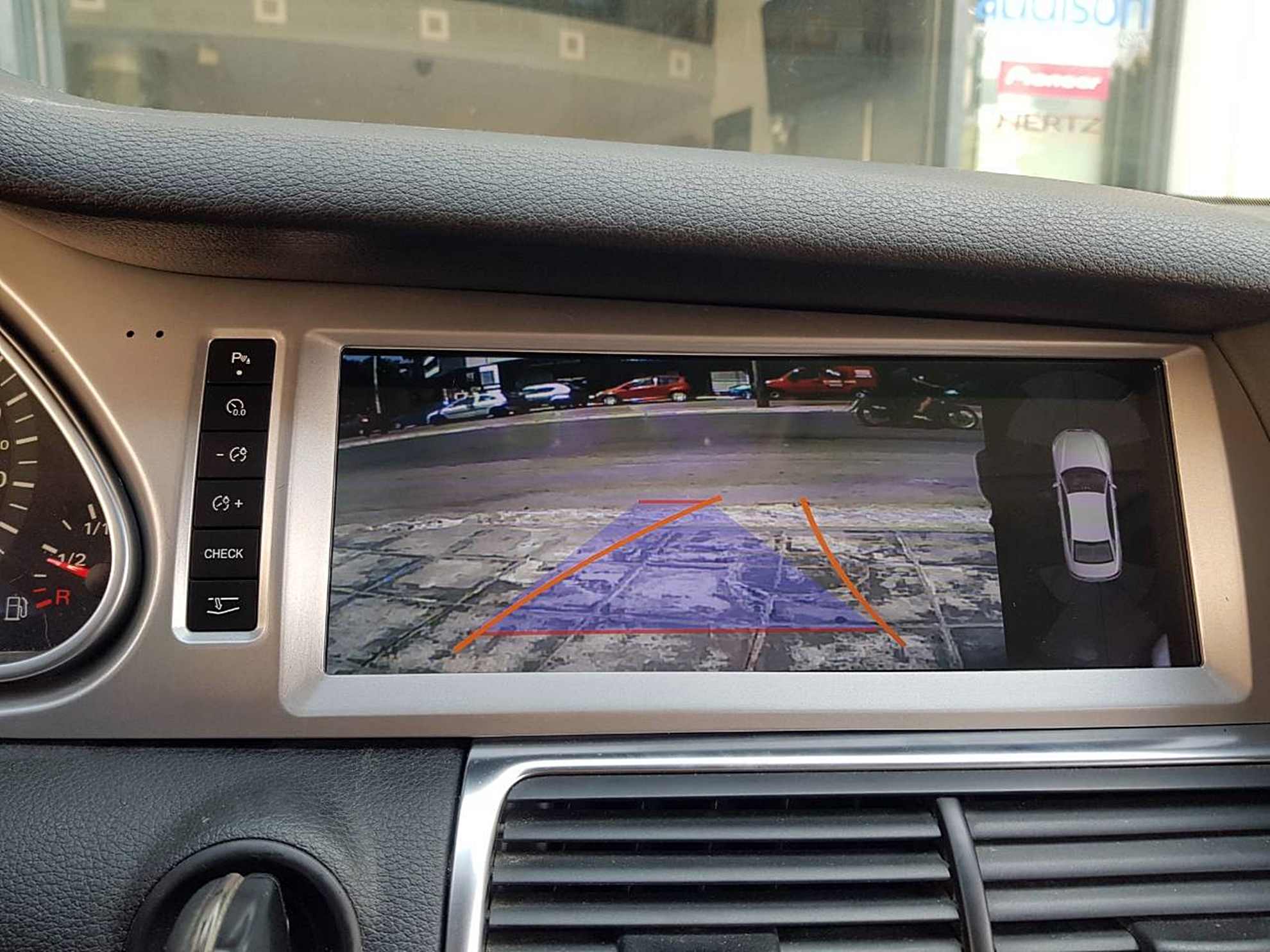 Audi Q7 Android 9 Multimedia Monitor