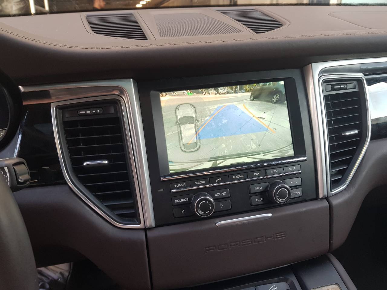 Porsche Macan Wireless Apple CarPlay/Android Auto, Unique Auto.