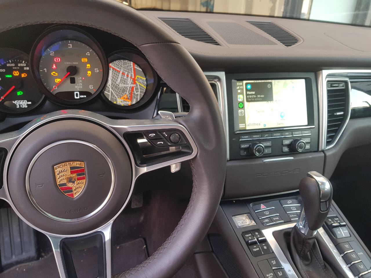 Porsche Macan Wireless Apple CarPlay/Android Auto, Unique Auto.